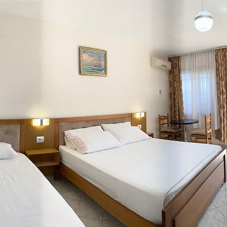 Vila Yasmin 38 Sarandë Esterno foto